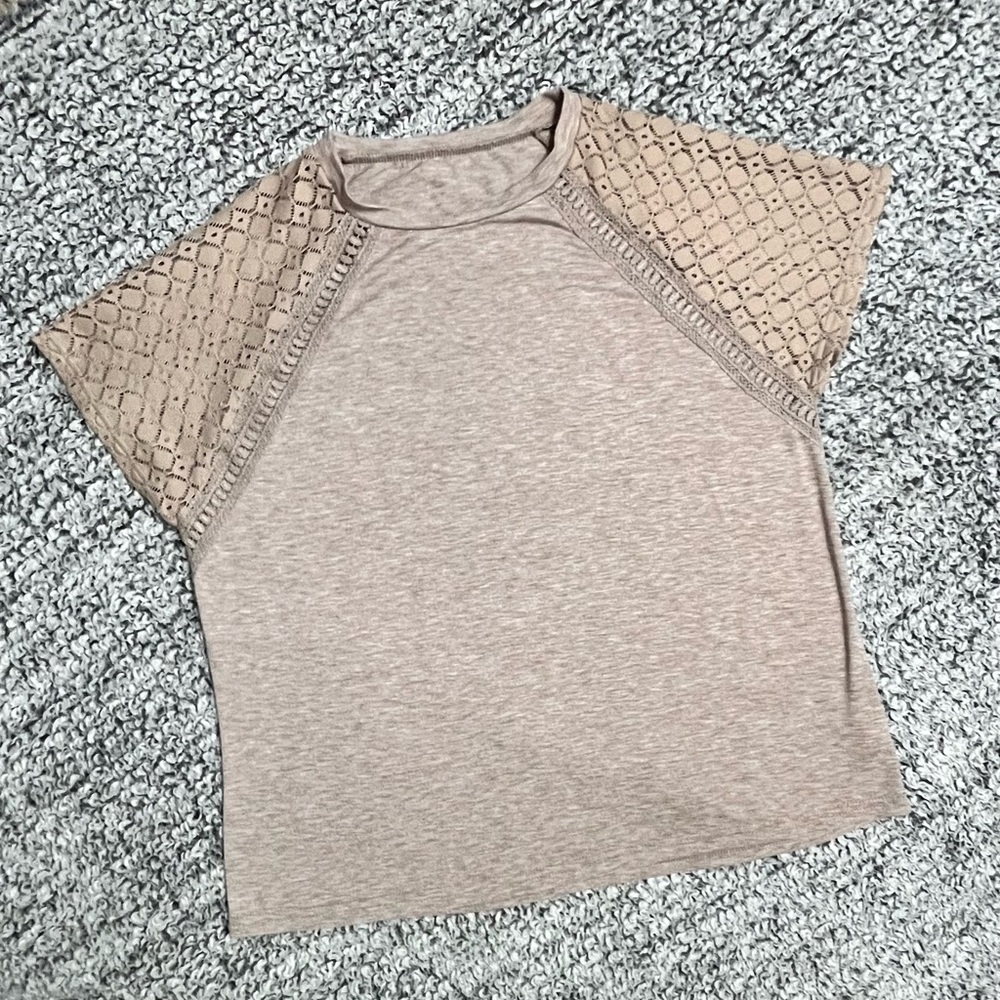 Women’s t-shirt with lace sleeves - Picture 7 of 8
